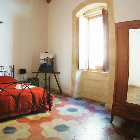 Tra Gli Archi Bed and Breakfast Taranto Exteriör bild