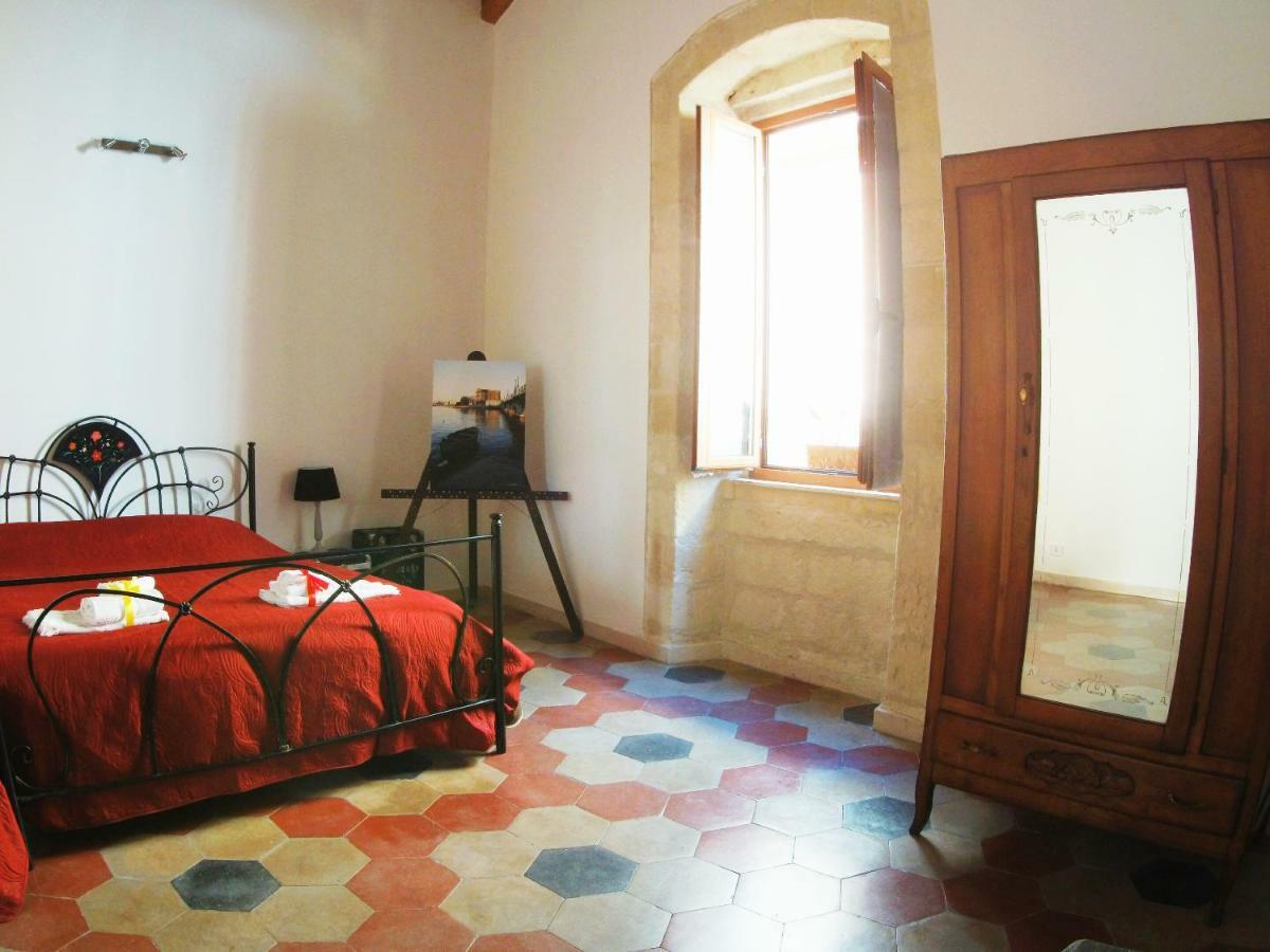 Tra Gli Archi Bed and Breakfast Taranto Exteriör bild