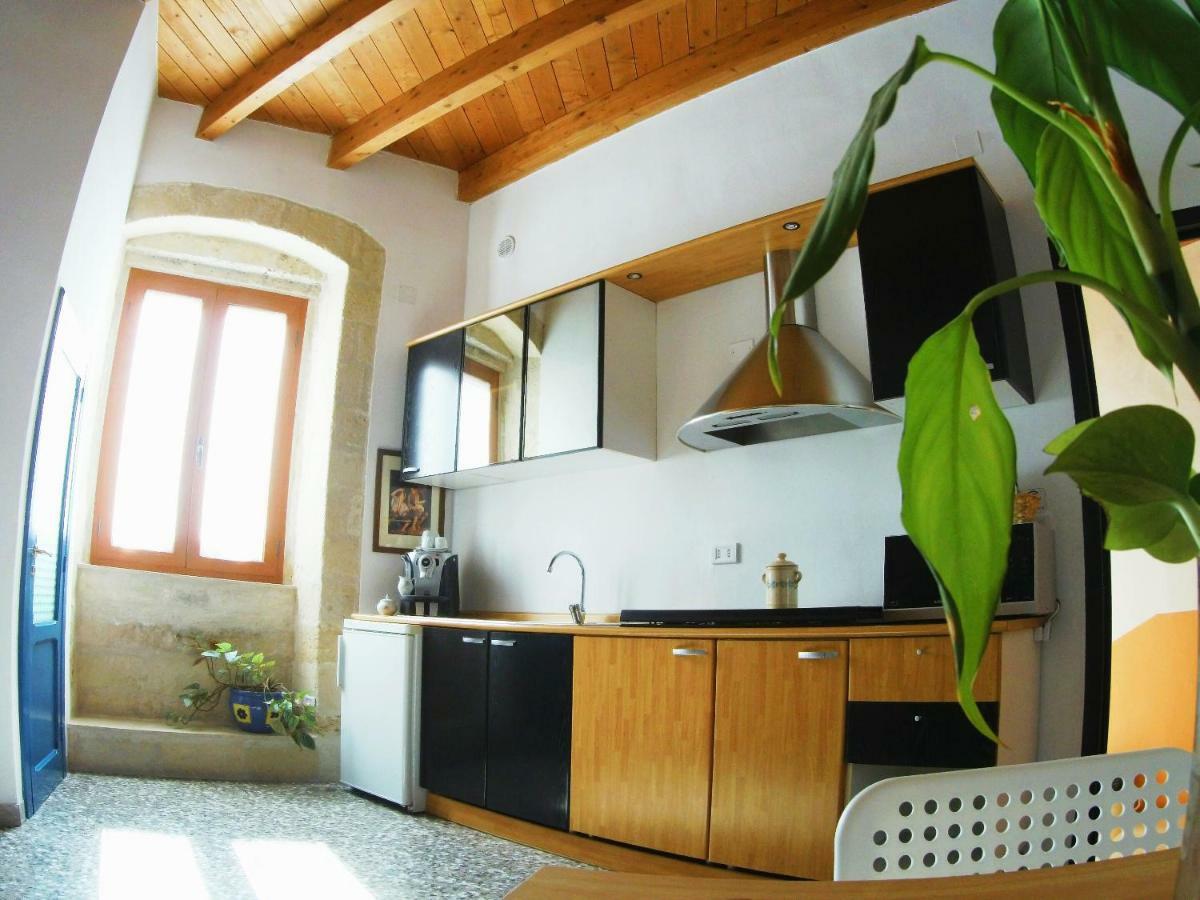 Tra Gli Archi Bed and Breakfast Taranto Exteriör bild